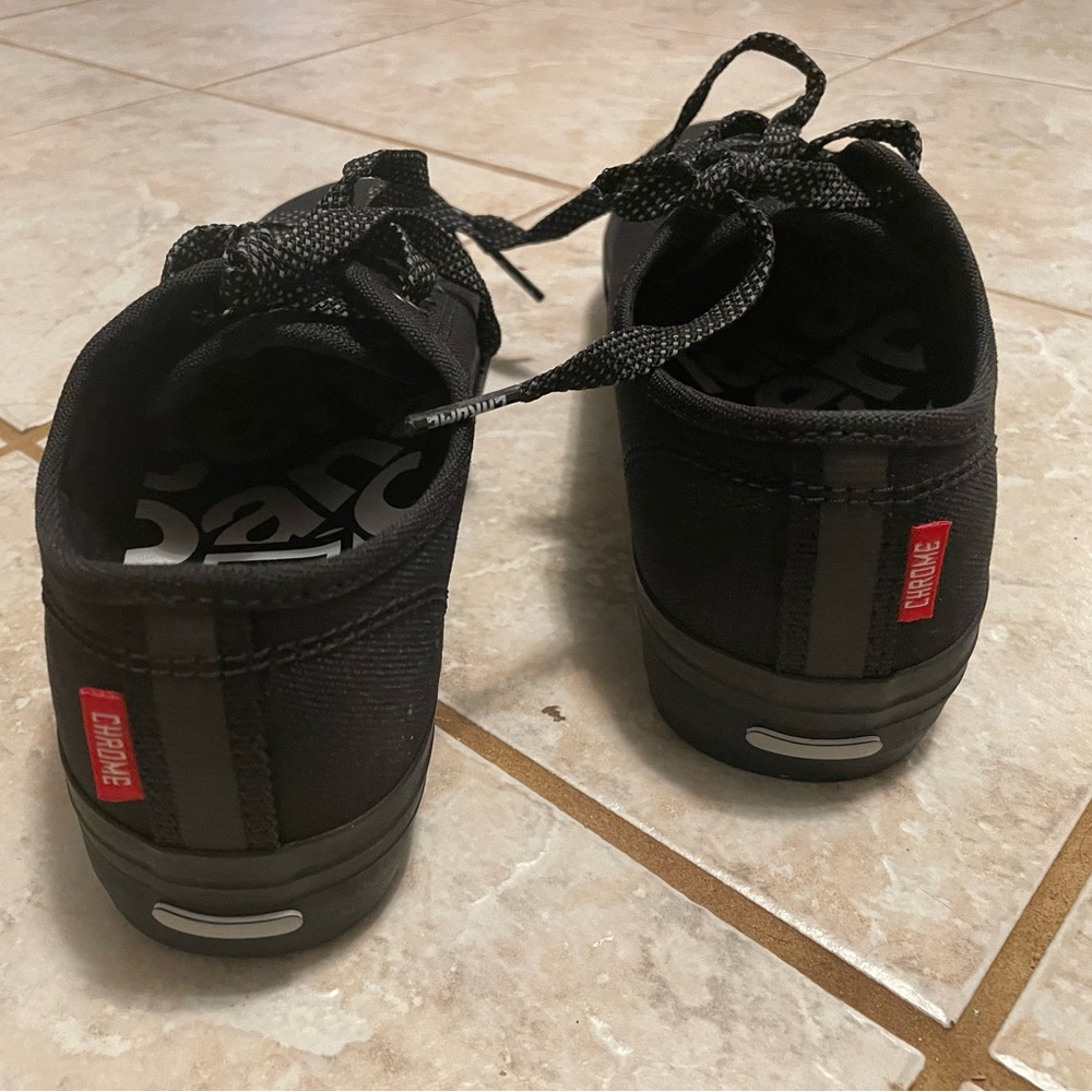 Chrome clip in sneakers - Picture 5 of 5